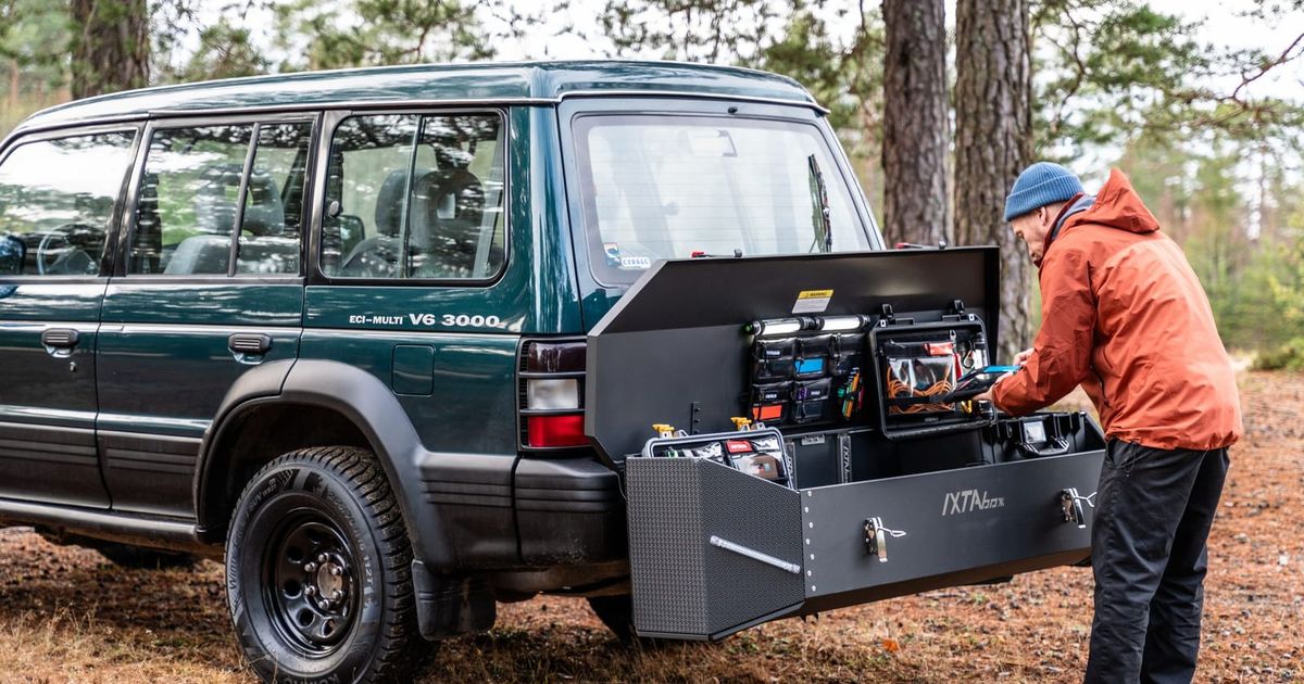 Four-wheel drive with a slide-out tool storage system open at the back